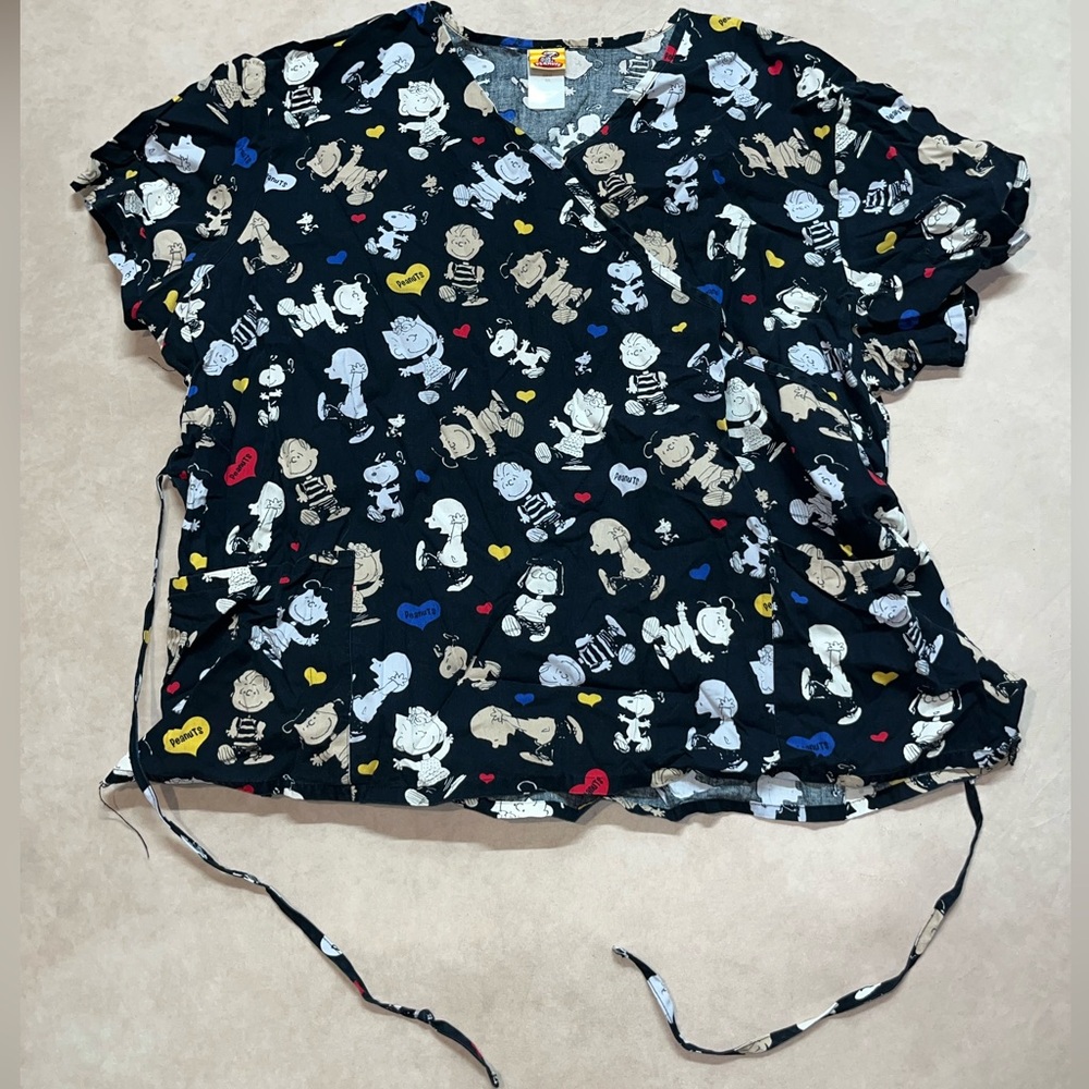 Vintage Black Charlie Brown Snoopy Print Scrub Top